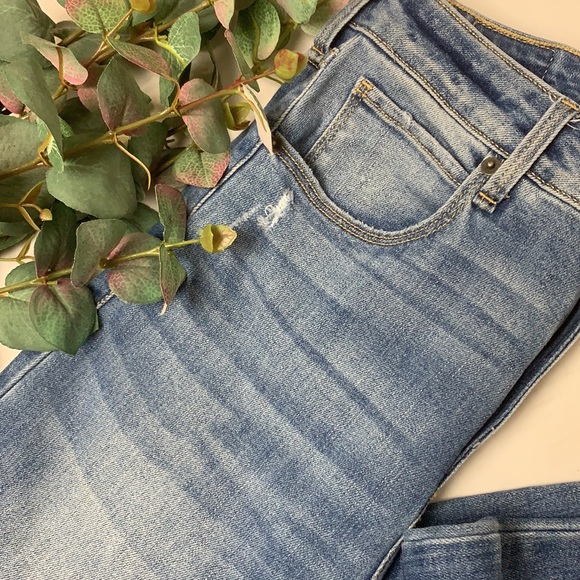 A&F curve love ankle high rise distressed jeans - Picture 3 of 8